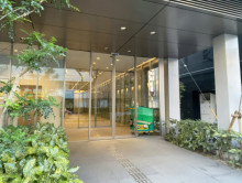 オフィスビル出入口