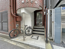 オフィスビル出入口