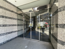 オフィスビル出入口