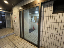 オフィスビル出入口