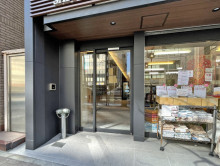 オフィスビル出入口