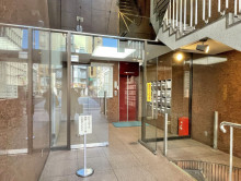 オフィスビル出入口