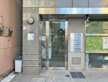 オフィスビル出入口