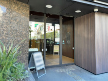 オフィスビル出入口