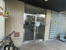 オフィスビル出入口