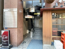 オフィスビル出入口