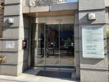 オフィスビル出入口