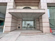 オフィスビル出入口