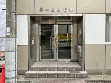 オフィスビル出入り口