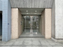 オフィスビル出入り口