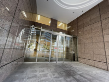 オフィスビル出入口