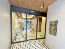 オフィスビル出入口