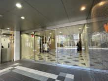 オフィスビル出入口