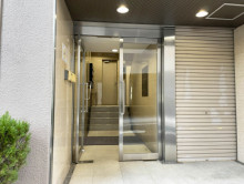 オフィスビル出入口