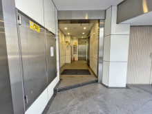 オフィスビル出入口