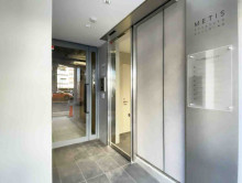 オフィスビル出入口