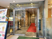 オフィスビル出入口