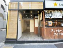 オフィスビル出入口