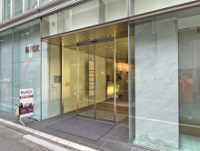 オフィスビル出入口