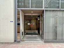 オフィスビル出入り口