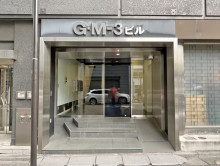 オフィスビル出入り口