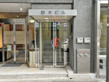 オフィスビル出入り口