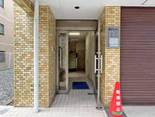 オフィスビル出入り口