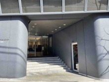 オフィスビル出入口