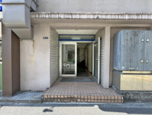 オフィスビル出入り口