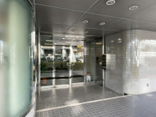 オフィスビル出入口