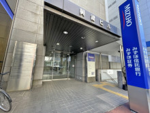 オフィスビル出入口