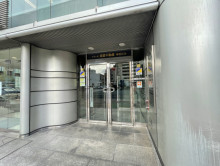 オフィスビル出入口