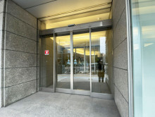 オフィスビル出入口