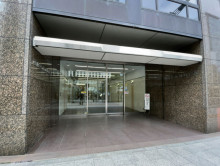オフィスビル出入口
