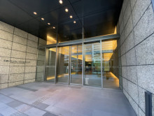 オフィスビル出入口