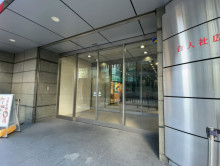 オフィスビル出入口