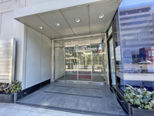 オフィスビル出入口