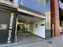 オフィスビル出入口