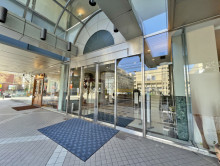 オフィスビル出入口