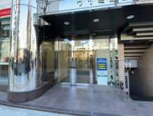 オフィスビル出入口