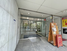 オフィスビル出入口