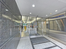 オフィスビル出入口