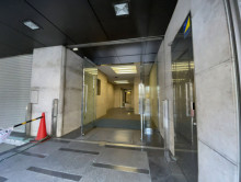 オフィスビル出入口