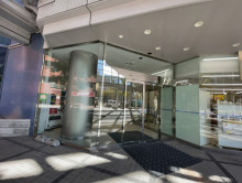 オフィスビル出入口