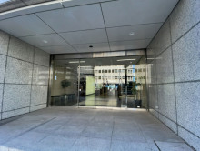 オフィスビル出入口