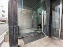 オフィスビル出入口