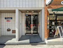 オフィスビル出入り口