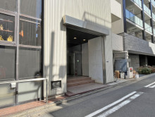 オフィスビル出入口