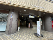 オフィスビル出入口