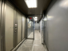 オフィスビル出入口